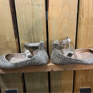 Glittery silver flats with straps in perfect condition